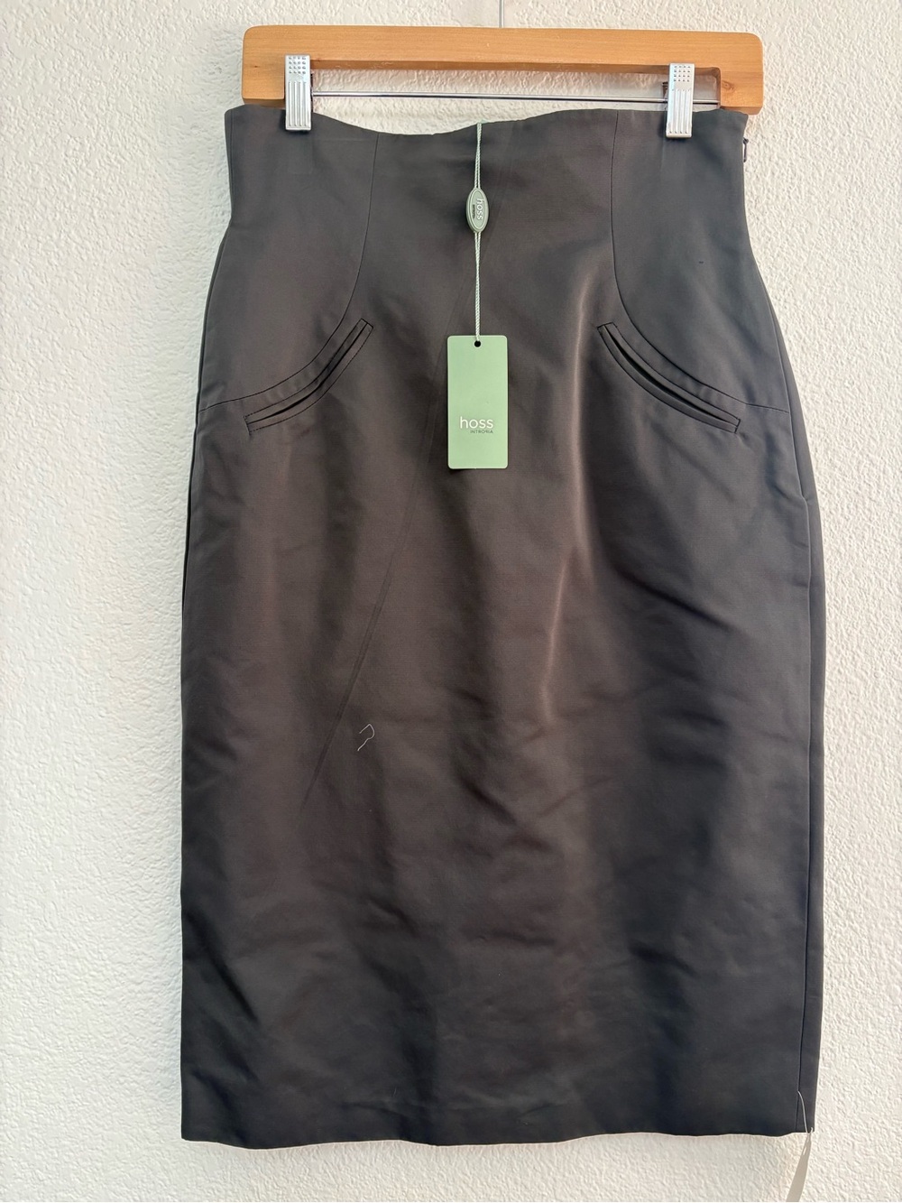 Hoss High-Waist Pencil Skirt with Curved Pocket Detail